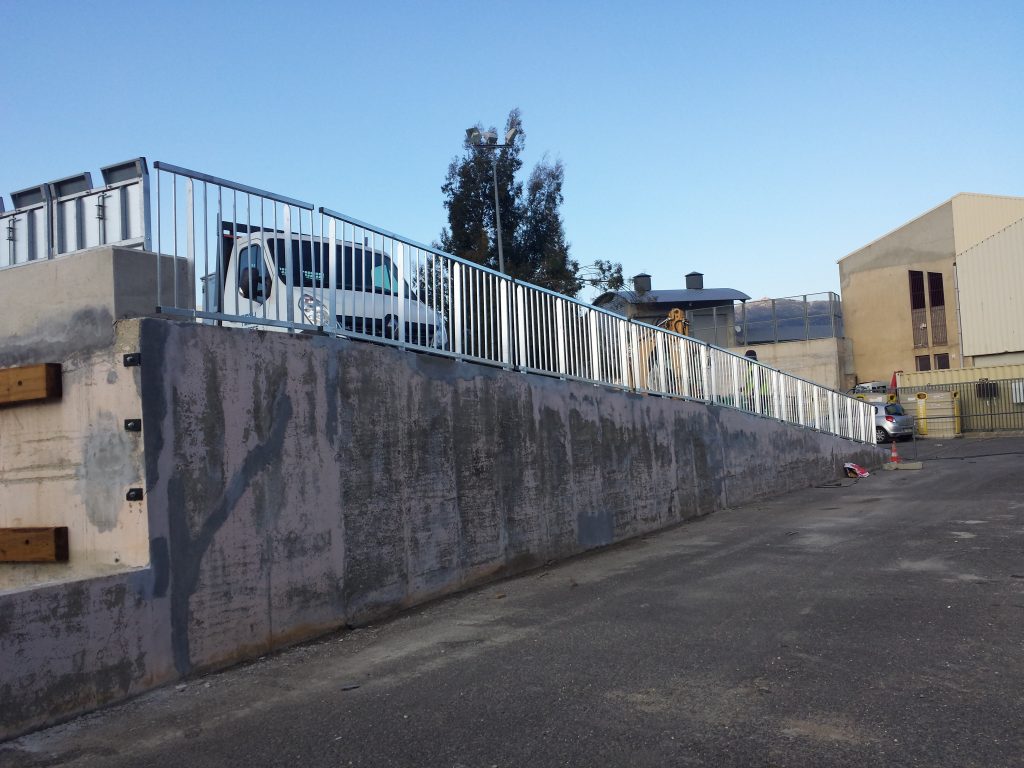 Mise en place de garde corps pour éviter les risques de chute