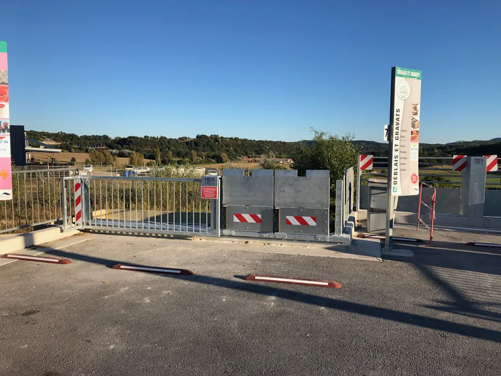 2018-TG-TLC-FORCALQUIER TECH LOCK coulissant | Bavettes rabattables TECH GUARD