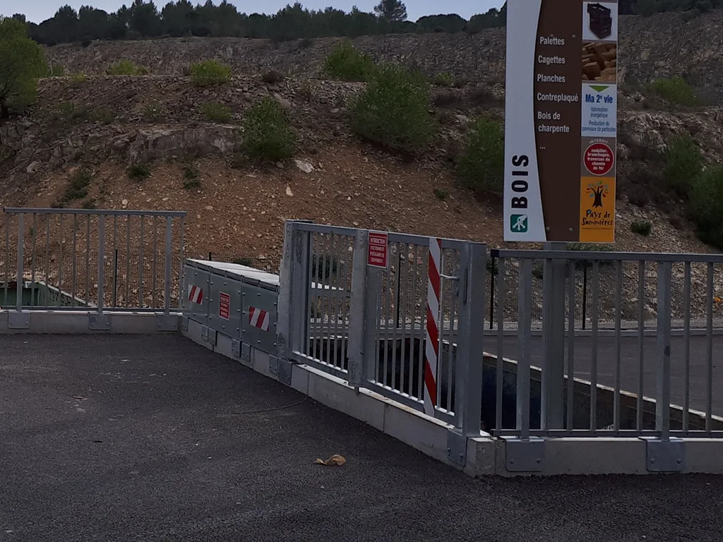 2019-TG-TLB-CALVISSON (1) Bavettes rabattables TECH GUARD | TECH LOCK battant