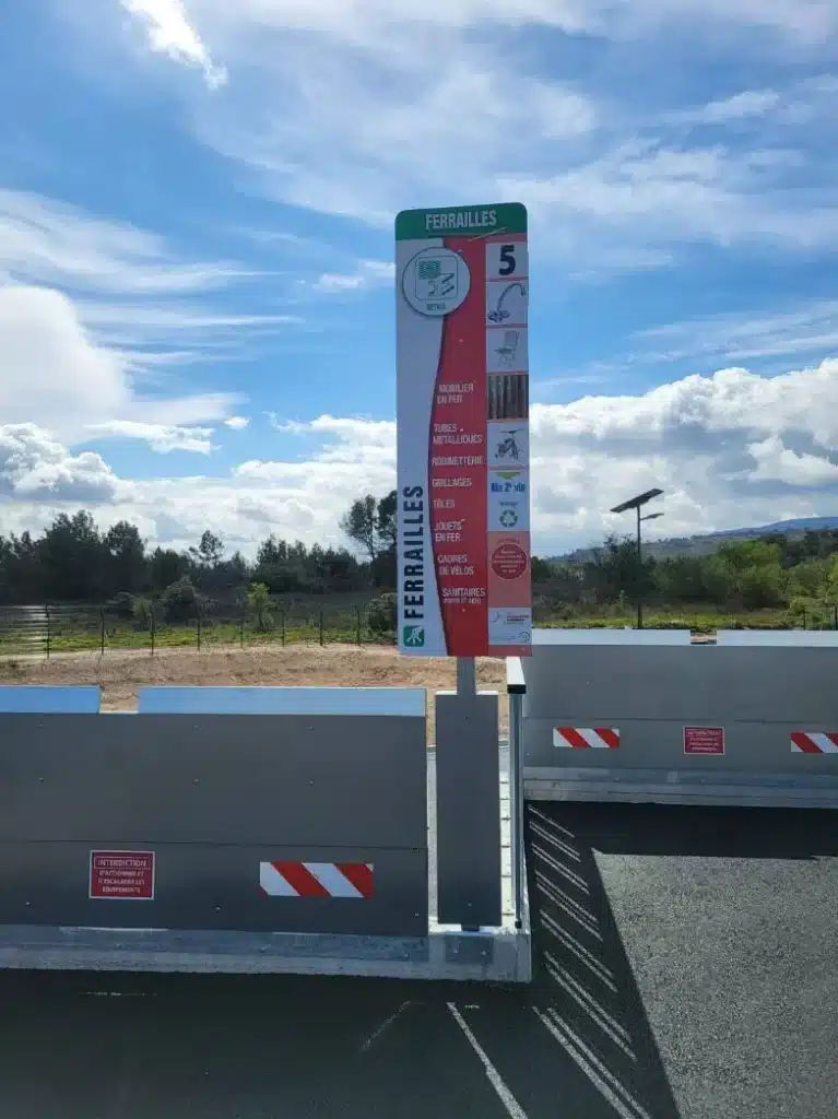 SEETECH : Panneau signalétique ADEME en déchèterie